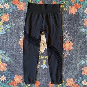 L Zyia active high waist black leggings 7/8 cutout